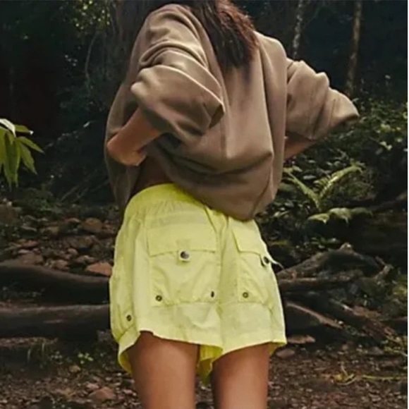 NWOT FREE PEOPLE FP MOVEMENT NEW HEIGHTS SHORTS SIZE SMALL YELLOW - Picture 5 of 7